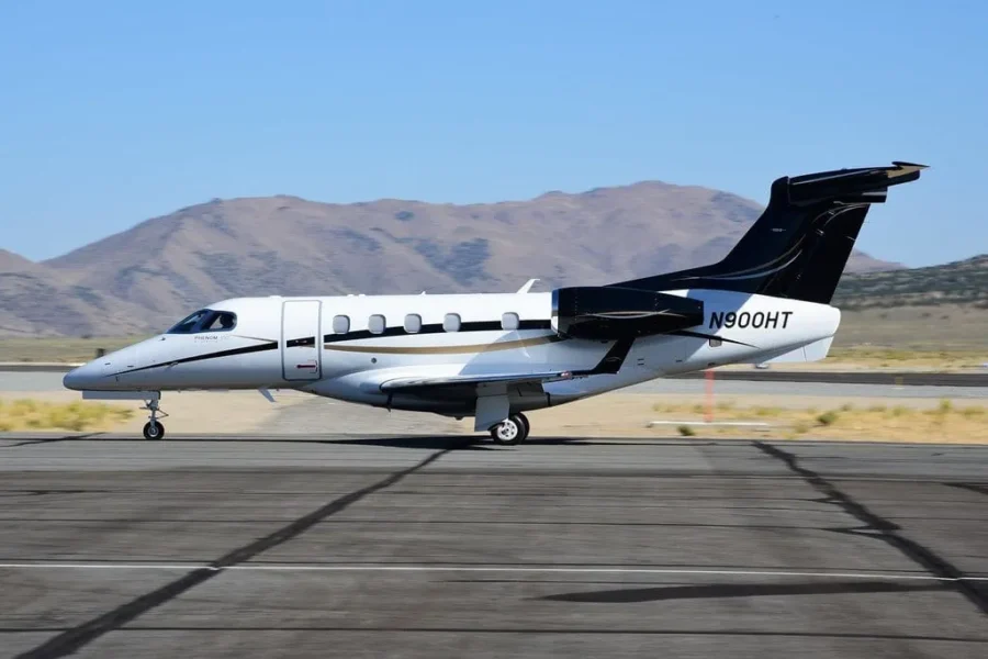 Embraer Phenom 300